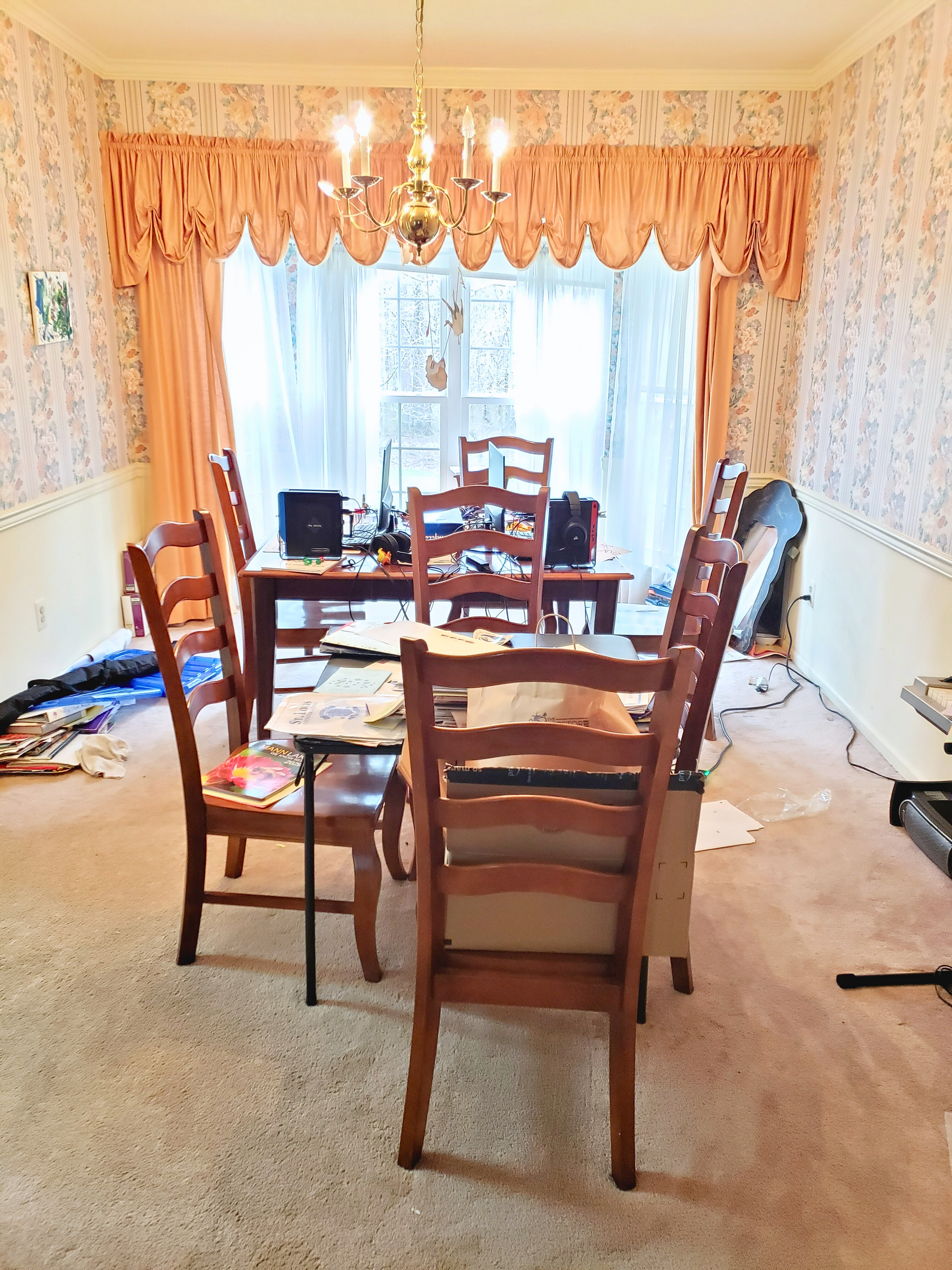 Dining room Before professional Organzing